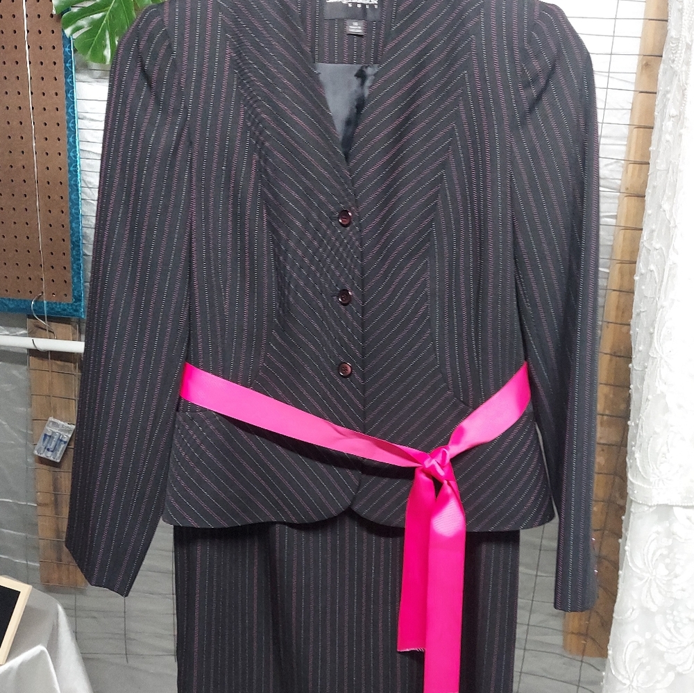 Sag Harbor 2 Piece Pinstriped Career Blazer Skirt Set Contrasting Pink Belt Plus - Picture 8 of 16